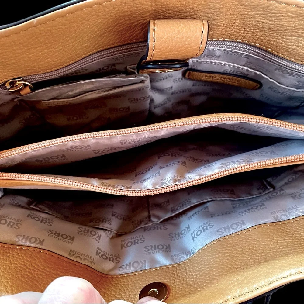 NWT Michael Kors Hamilton Color Peanut Leather Tote Retails: $368.00 - Picture 4 of 5
